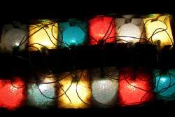 Karácsonyi égősor gömb alakú világítótestekkel Régi játék